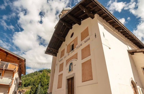 Les Brevieres Ski Chalet | Spacious chalet for 14 in Tignes with balcony and sauna
