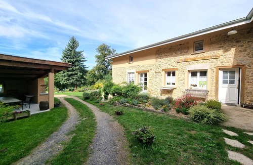 Grammond Cottage | Spacious cottage for 12 near Lyon-Saint Étienne