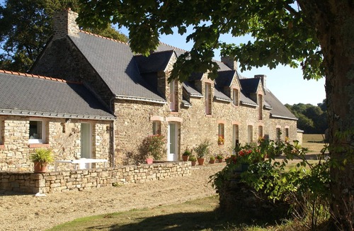 Asserac House | Spacious Holiday Home in Assérac with a Fenced Pond