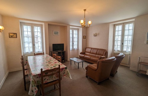 Mezieres-en-Brenne Cottage | Spacious Home with Courtyard, Near Nature Park, 10 mins to Bellebouche, Fireplace, Garage