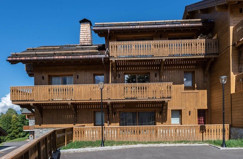 Meribel Village Apartment | Spacious Modern Apartment with Terrace, Near Lifts and Shops