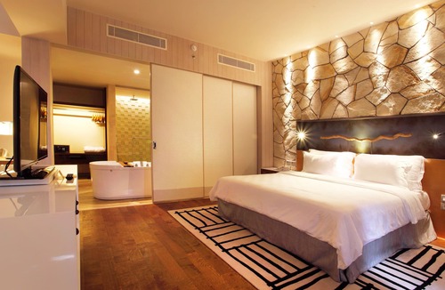 North Legian Hotel | Spacious Modern Suite with Free Minibar Items (T Sand Suite23)