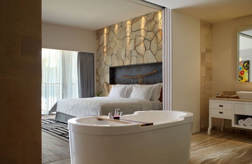 North Legian Hotel | Spacious Modern Suite with Free Minibar Items (T Sand Suite32)