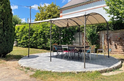 Nargis House | Spacious Waterfront House with Jacuzzi for Families and Friends