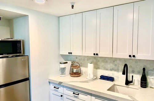 Palm Beach Condo | SpecialOffer/Pool/StepsToBeach/Dine/Beach2br