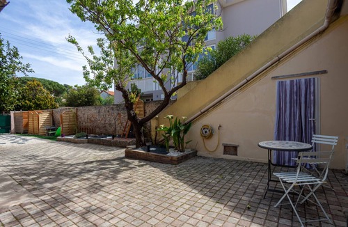 Le Mourillon Apartment | Studio Apartment "Love Room Avec Balnéo" with Whirlpool, Private Terrace & Wi-Fi