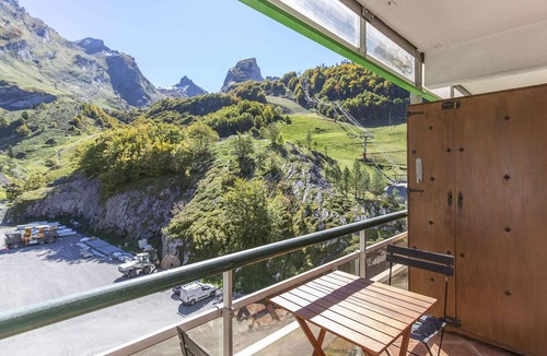 Eaux-Bonnes Apartment | Studio cabin for 4, close to slopes in Gourette