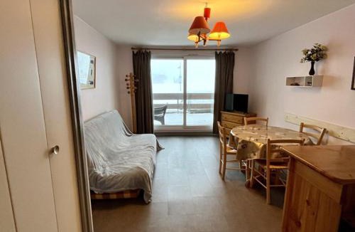 Laveissiere Apartment | Studio cosy avec terrasse ensoleillée - FR-1-787-26