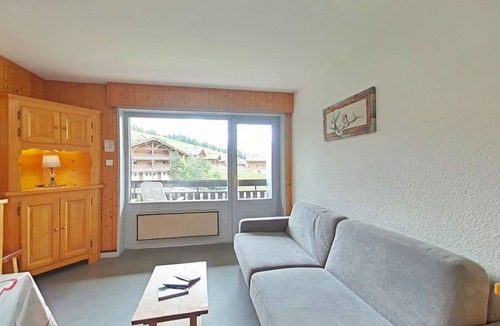 Le Grand-Bornand Apartment | Studio for 4 near slopes with parking and ski locker