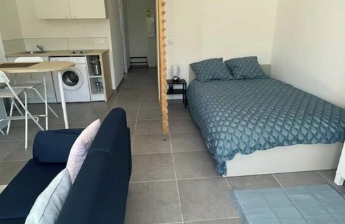 Saint-Etienne-du-Rouvray Apartment | Studio Meuble Kenaya Proche Zénith Rouen