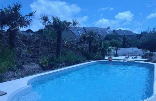 Surtainville Bed & Breakfast | Studio "LA MEDINA", PISCINE jusqu'au 15 septembre, JARDIN BOTANIQUE, COMMERCES &MER