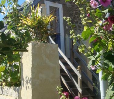 Surtainville Bed & Breakfast | Studio "LA MEDINA", PISCINE jusqu'au 15 septembre, JARDIN BOTANIQUE, COMMERCES &MER