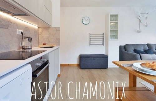 Chamonix City Centre Apartment | Stunning panoramic view, Cham centre, Pkg & WIFI