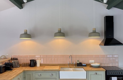 Berson Cottage | Stunning vineyard cottage with pool and terrace