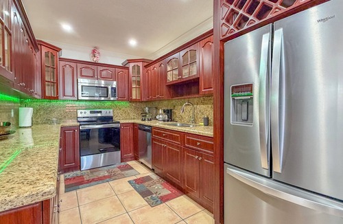 Flagami House | Stylish & Centrally Located Miami Stay/Free Parking & Fast WiFi