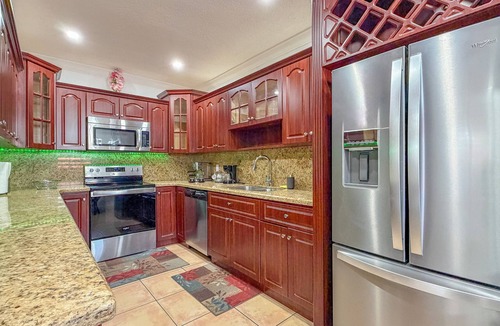 Flagami House | Stylish & Centrally Located Miami Stay/Free Parking & Fast WiFi