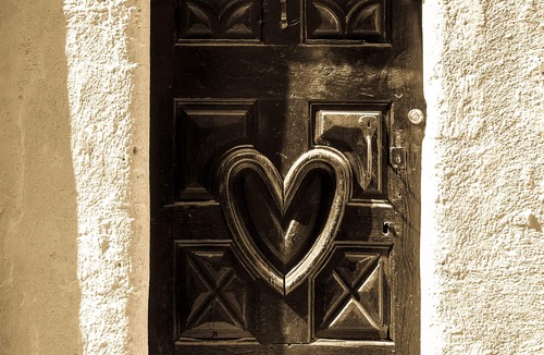 Pezenas House | Stylish Stone House: Private Roof Terrace, Designer kitchen, Parking, AirCo