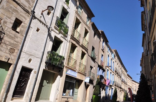 Pezenas House | Stylish Stone House: Private Roof Terrace, Designer kitchen, Parking, AirCo