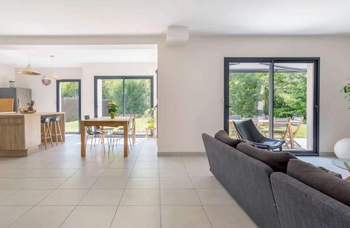 Saint-Didier-au-Mont-d'Or House | Superb villa with swimming pool for 8 people