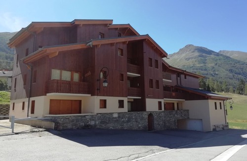 Lanslevillard Apartment | Superb 2 room apartment (1 bedroom) + mezzanine . at the foot of the slopes!