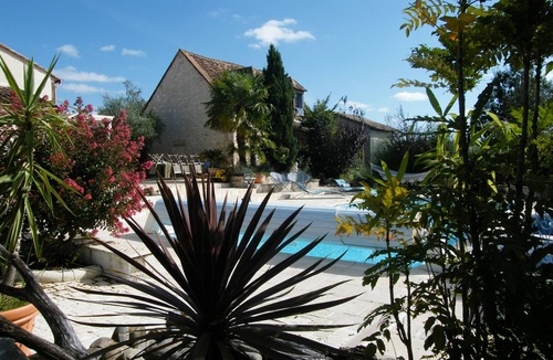 Pomport Cottage | Superb gîte with private heated pool, air-conditioned rooms