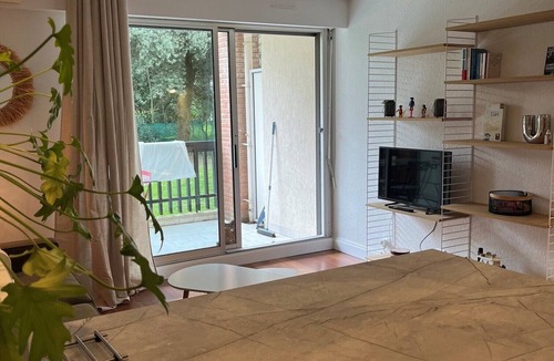Costieres Apartment | Superb studio cabin on the Nimes Campagne golf course