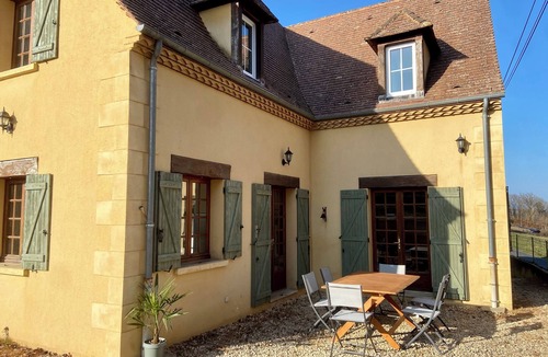 Domme House | "Sur la colline": country house with heated pool, near Sarlat.