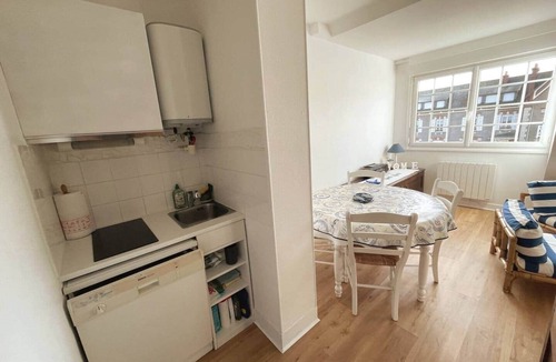 Saint-Quay-Portrieux Apartment | T2 apartment for 4 people "feet in the water" (beach 20 meters)