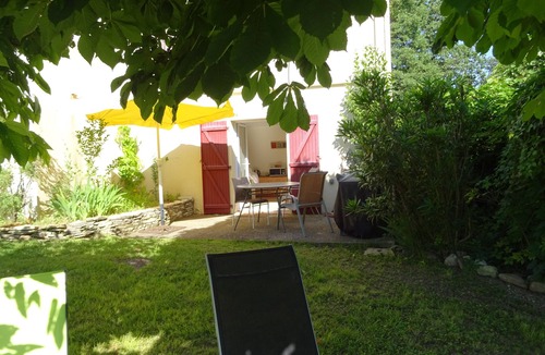 Cadenet Apartment | T2 ground floor villa level access terrace garden