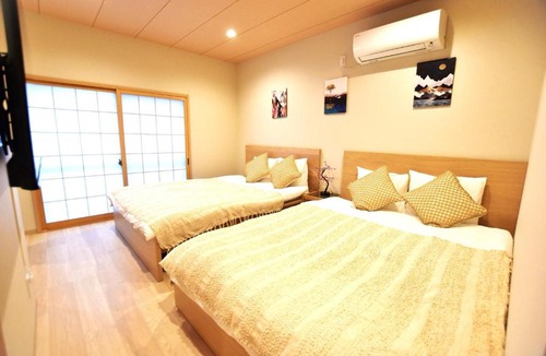 Higashinari Apartment | Tamatsukan 玉津館, Kansai Airport 關西空港 57 mins, Namba 6 mins, Nihonbashi 4 mins, Universal Studio 37 mins, Nara 30 mins, Walk JR Tsuruhashi 7 mins, Early Check In