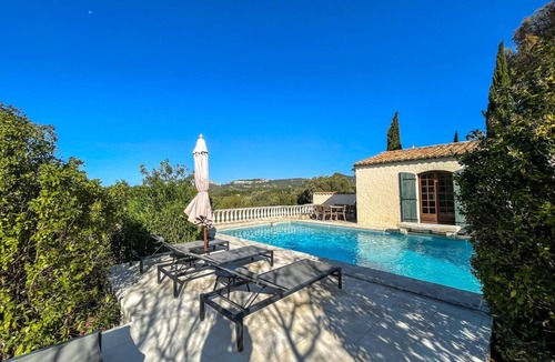 Les Baux-de-Provence Villa | Taureau - Three Bedroom Villa, Sleeps 6