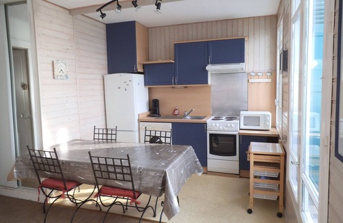 Mers-les-Bains Apartment | THE BOAT Bright apartment facing the sea and the beach