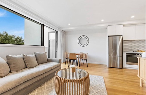 Mission Bay Apartment | The Ridge Apartment near Beaches with Parking