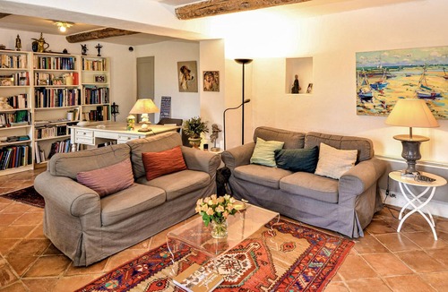 Violes House | This lovely vacation home with private pool and beautiful forest park is located in Violès, a charmi