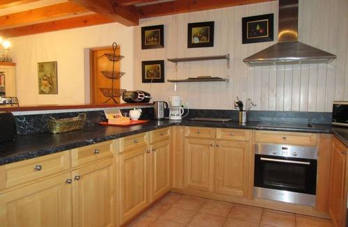 Souillac Ski Chalet | Tidy chalet in the woods of the beautiful Dordogne