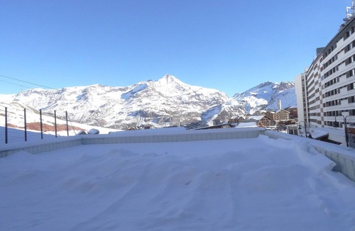 Tignes le Lac Apartment | Tignes - Cozy 3-room apartment, sleeps 8, ski-in/ski-out, close to shops, WiFi