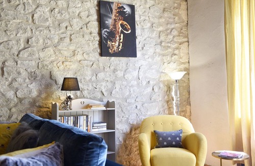 Saint-Colomb-de-Lauzun Cottage | Tranquil Gite with private pool and country views