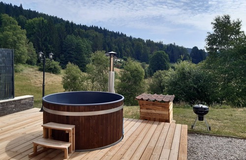 Le Tholy Apartment | Triplex in renovated farmhouse with private Nordic bath