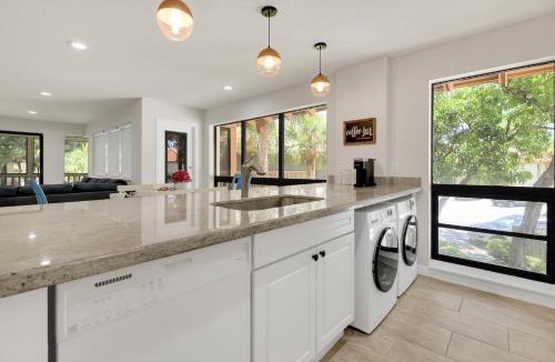 Hunt Club Apartment | Tropical Flamingo PGA Villa