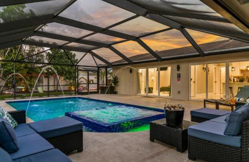 West Palm Beach Villa | Tropical Luxury Paradise - Fully Renovated in WPB