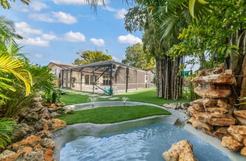 West Palm Beach Villa | Tropical Luxury Paradise - Fully Renovated in WPB