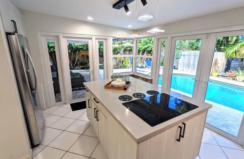 North Palm Beach House | Tropical Retreat: King Bed+Heated Pool+Grill + 3 bed/2 bath + Sleeps 8