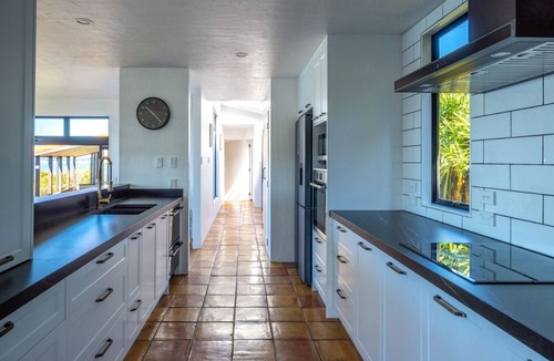 Oneroa House | Tuscan Hideaway Waiheke | Be My Guest Waiheke