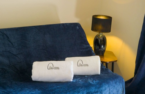 Doue-la-Fontaine House | Unforgettable Night in a Troglodyte Cave Room