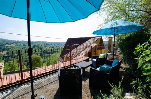 Domme House | Unusual gîte, Le Troglodyte with panoramic view