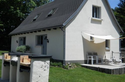 Egliseneuve-d'Entraigues Cottage | Very comfortable, quiet, cozy cottage, wifi, Sancy near Super Besse