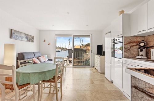 Port Grimaud Apartment | Very Pleasant Ground-Floor Apartment Near the Beach
