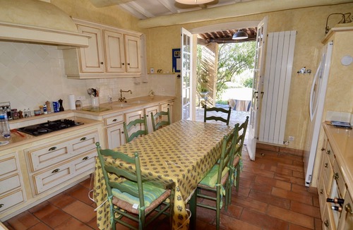 Pernes-les-Fontaines Villa | Villa 4 bedrooms with heated pool from 05 to 10. Rated 2 * by étoiles de France