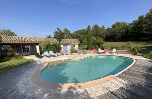 Pernes-les-Fontaines Villa | Villa 4 bedrooms with heated pool from 05 to 10. Rated 2 * by étoiles de France