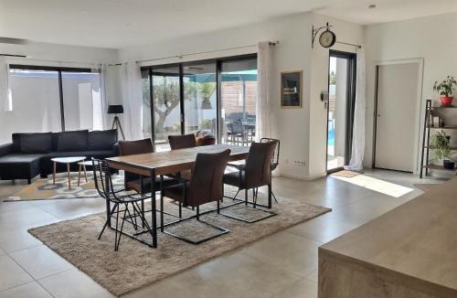 Sainte-Soulle Villa | Villa Exceptionnelle Piscine et Jardin privé Séjour Haut de gamme proche La Rochelle